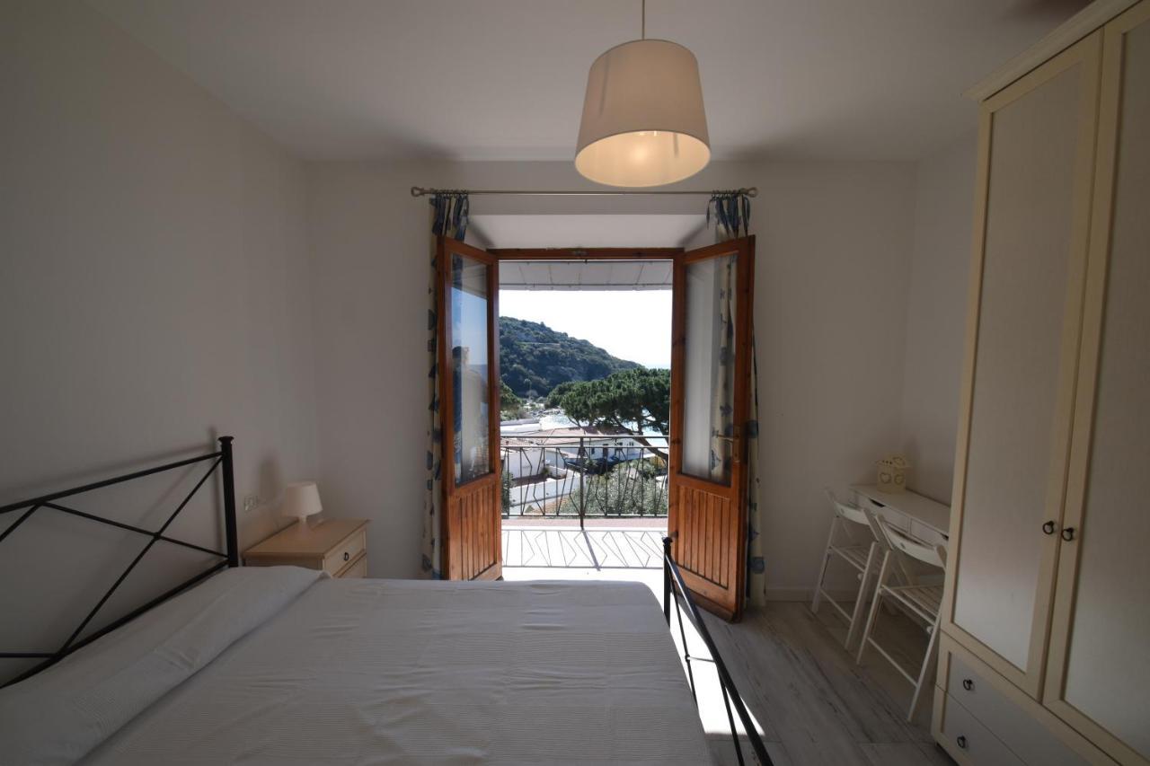 Appartamenti Cavoli - Vista Mare Con Terrazze, Clima E Posti Auto Spiaggia di Cavoli Eksteriør billede