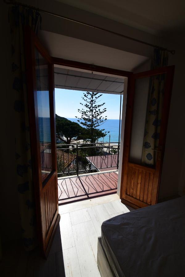 Appartamenti Cavoli - Vista Mare Con Terrazze, Clima E Posti Auto Spiaggia di Cavoli Eksteriør billede