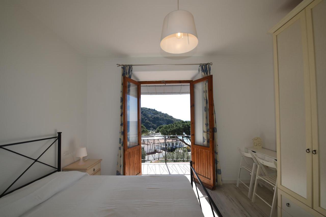 Appartamenti Cavoli - Vista Mare Con Terrazze, Clima E Posti Auto Spiaggia di Cavoli Eksteriør billede