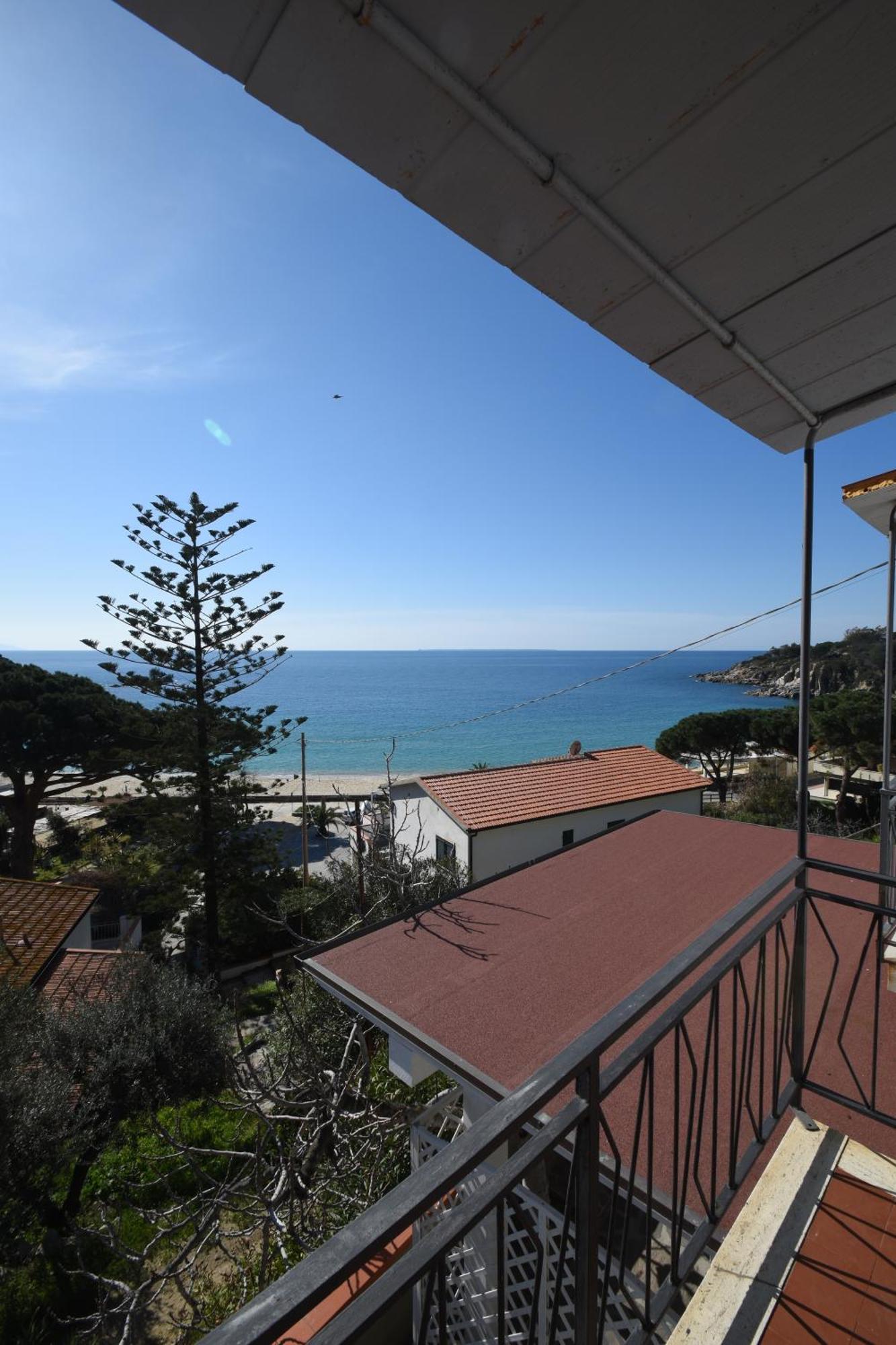 Appartamenti Cavoli - Vista Mare Con Terrazze, Clima E Posti Auto Spiaggia di Cavoli Eksteriør billede
