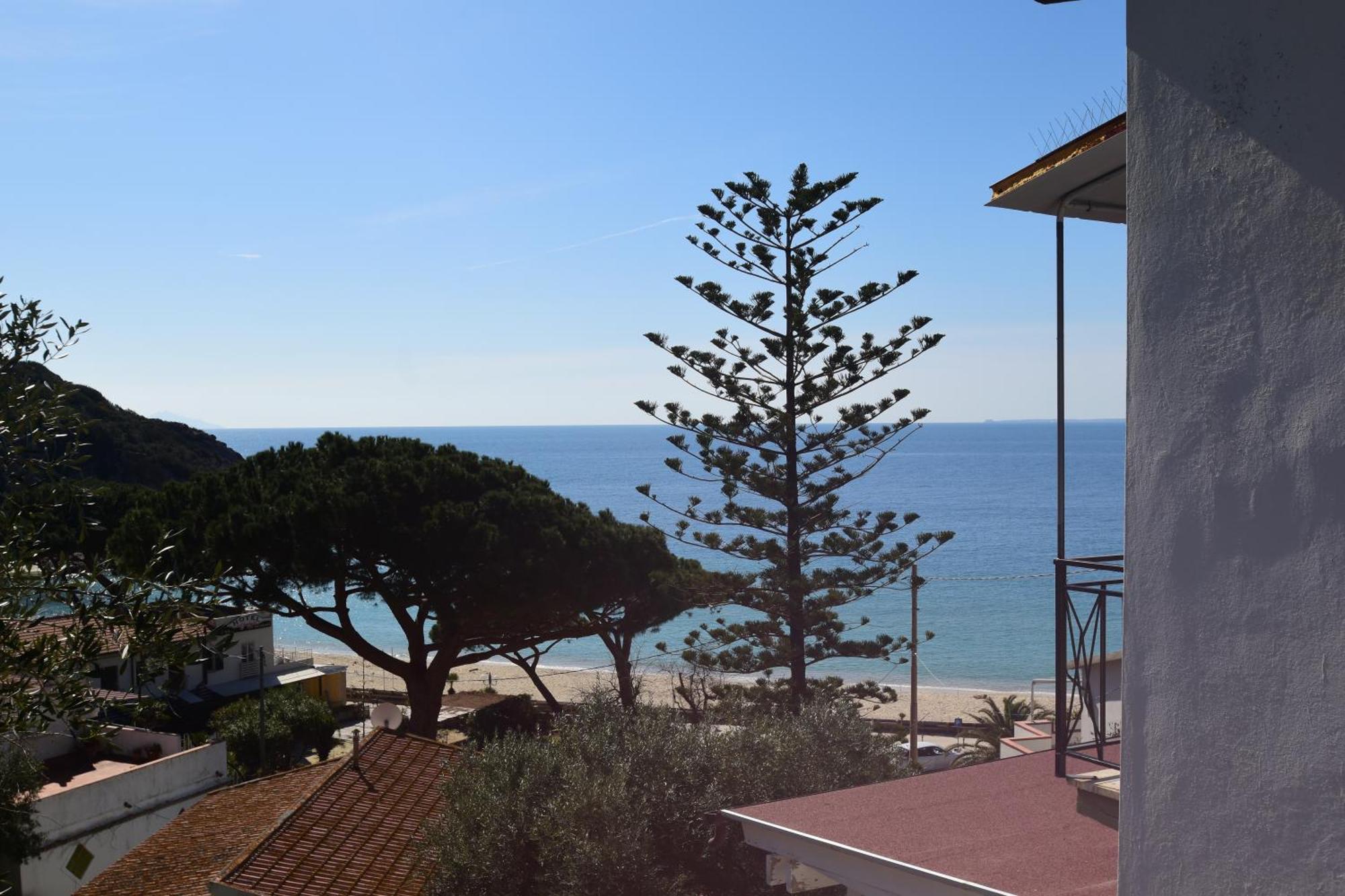 Appartamenti Cavoli - Vista Mare Con Terrazze, Clima E Posti Auto Spiaggia di Cavoli Eksteriør billede