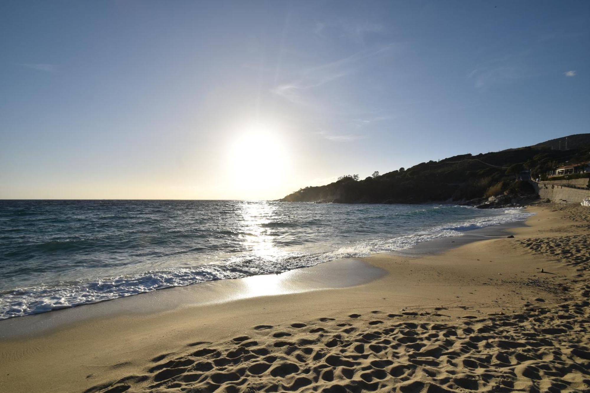 Appartamenti Cavoli - Vista Mare Con Terrazze, Clima E Posti Auto Spiaggia di Cavoli Eksteriør billede