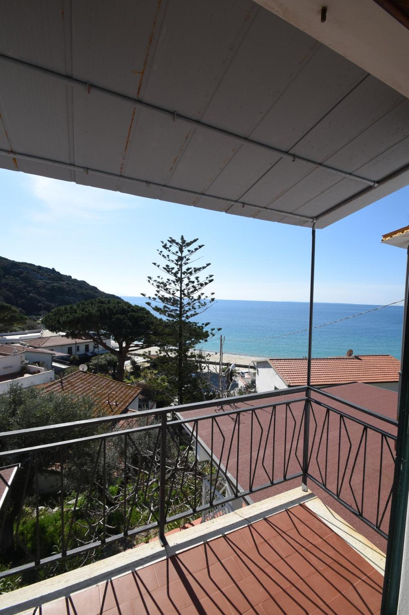 Appartamenti Cavoli - Vista Mare Con Terrazze, Clima E Posti Auto Spiaggia di Cavoli Eksteriør billede
